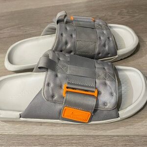 Nike slides (adjustable )